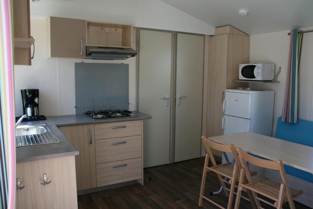Camping De La Baie Hotel La Trinité-sur-Mer Szoba fotó